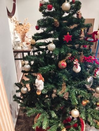 Árbol de Navidad con adornos y luces 1,80
