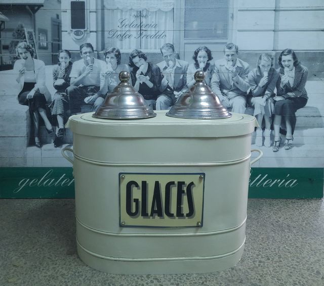 se alquila vitrina sorbetera helados