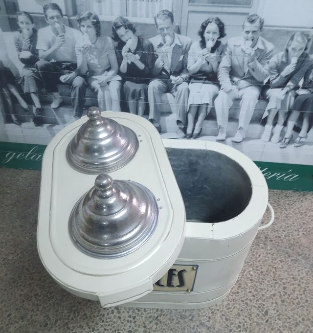 se alquila vitrina sorbetera helados