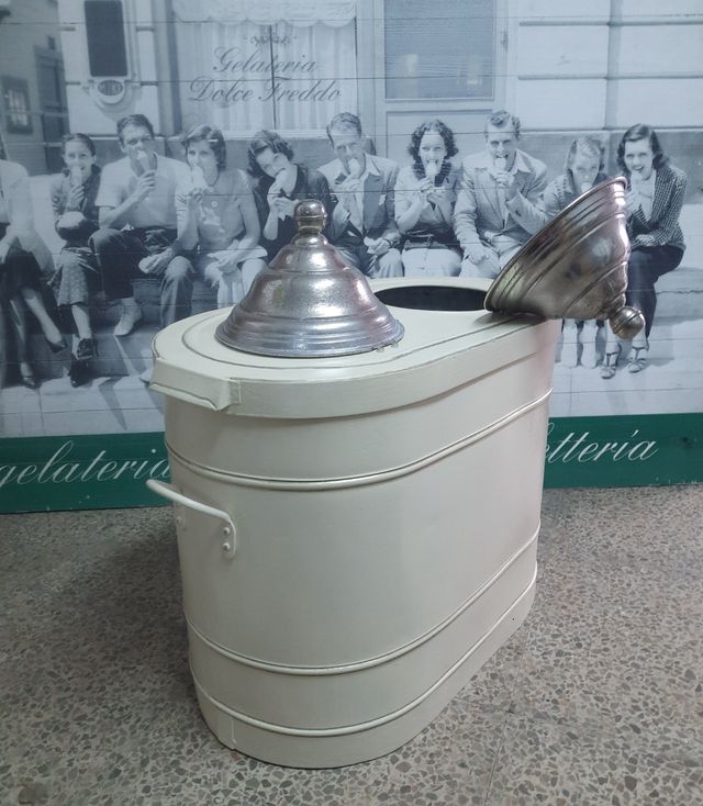 se alquila vitrina sorbetera helados