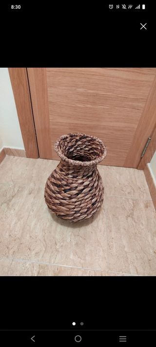 Jarrón de mimbre