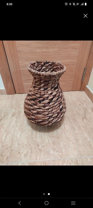 Jarrón de mimbre