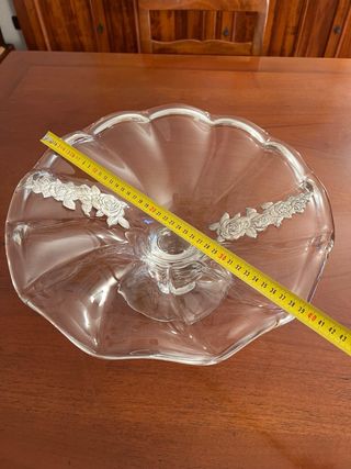 Centrotavola in vetro e fiori in argento