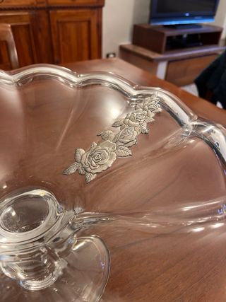 Centrotavola in vetro e fiori in argento