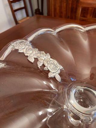 Centrotavola in vetro e fiori in argento