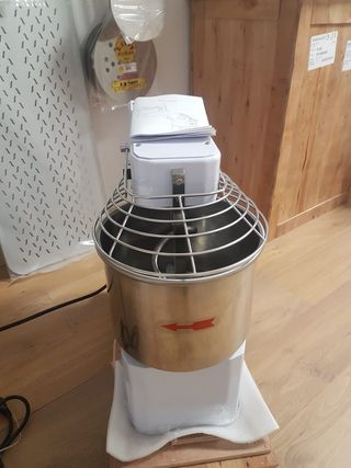 AMASADORA PARA 8 KG DE MASA TOTAL
