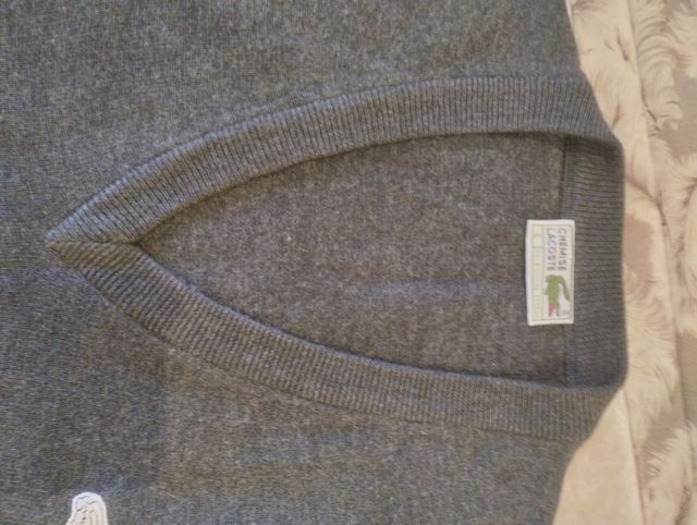 Camiseta Lacoste. Nova. Tamanho 6 ou XL. 20 €