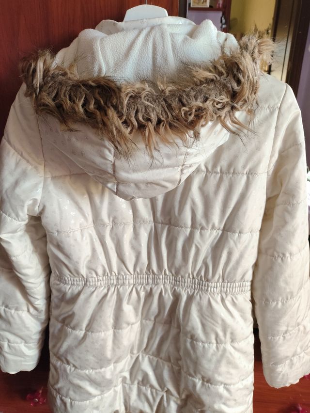 Plumífero con capucha