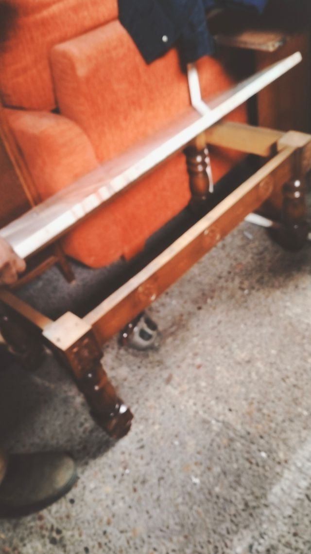 Mesa de madera y mármol