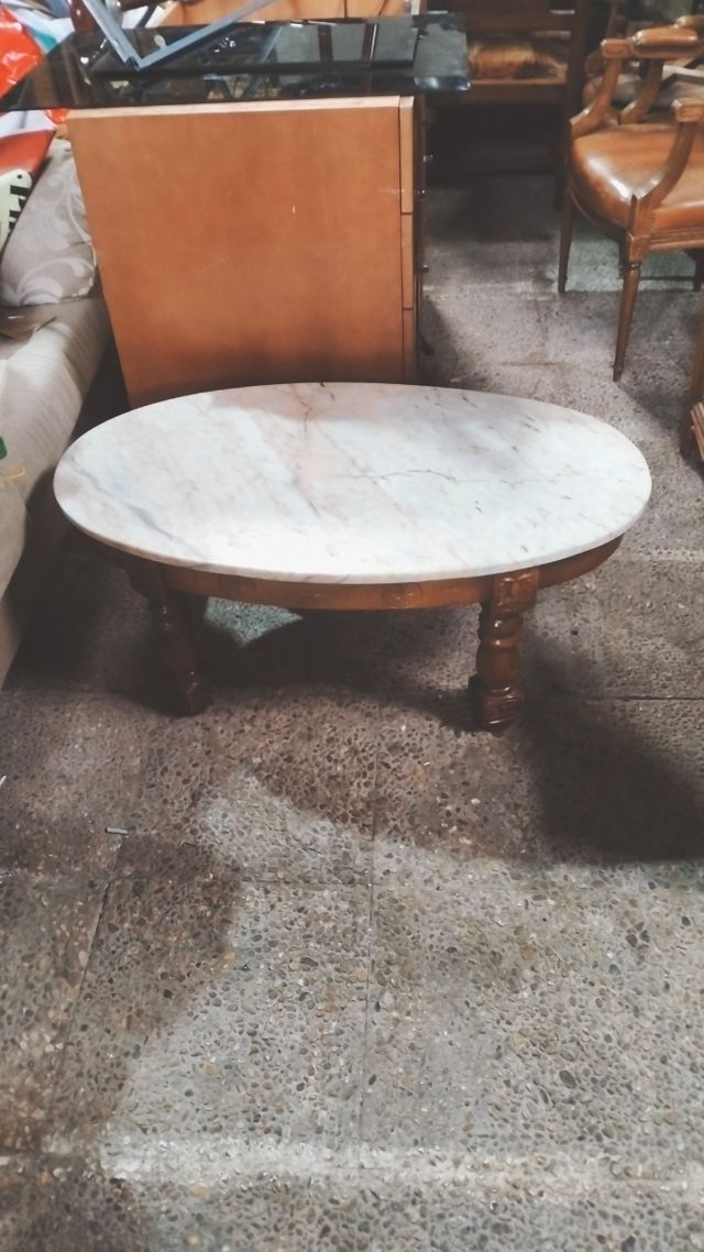 Mesa de madera y mármol