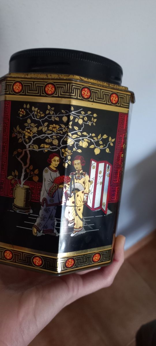 Lata metálica vintage