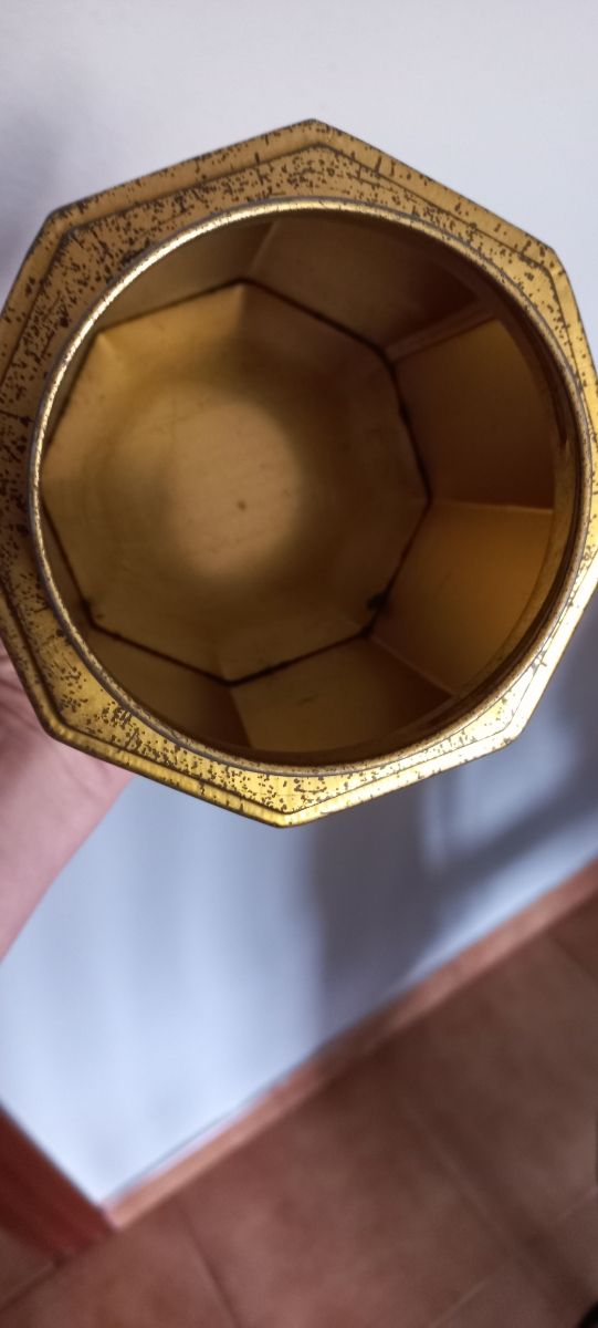 Lata metálica vintage