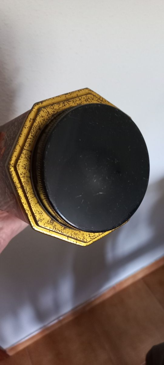 Lata metálica vintage