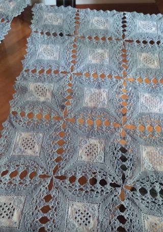 Ranner e centrino lavorati a mano