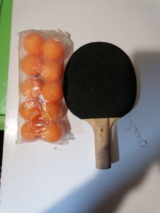 Pala de pin pon artengo con 10 bolas 