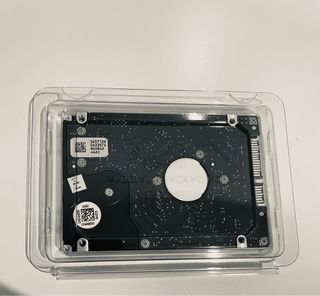 Disco duro 320GB HITACHI y dos de 2GB de RAM