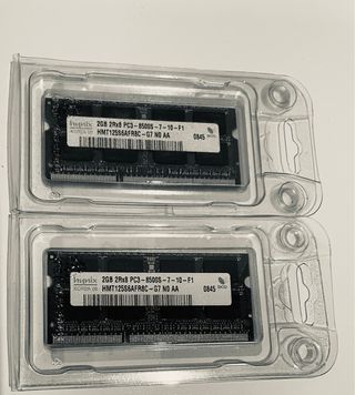Disco duro 320GB HITACHI y dos de 2GB de RAM