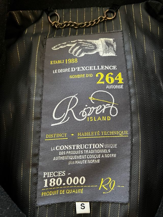 Abrigo corto River Island