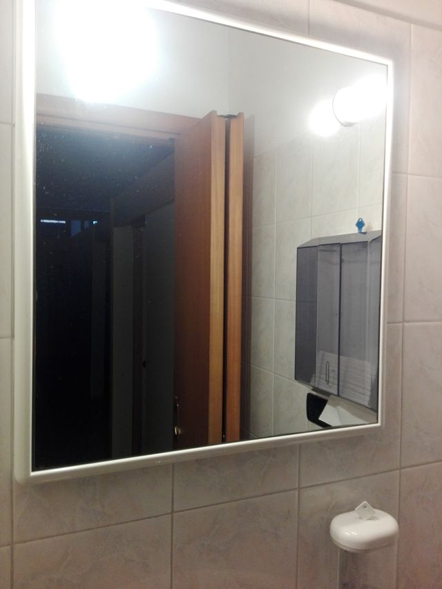 arredo bagno locale pubblico