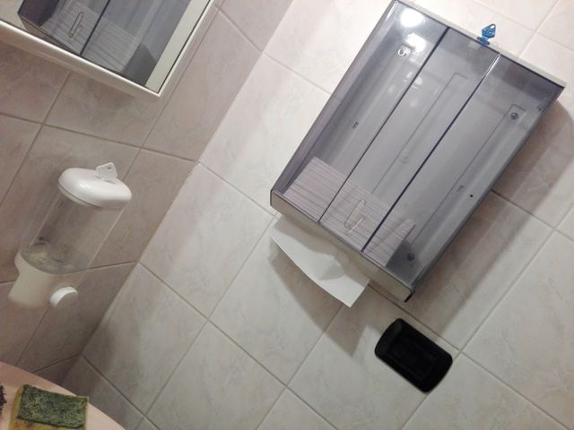 arredo bagno locale pubblico