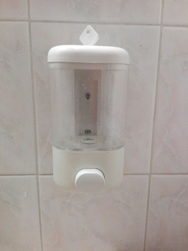 arredo bagno locale pubblico