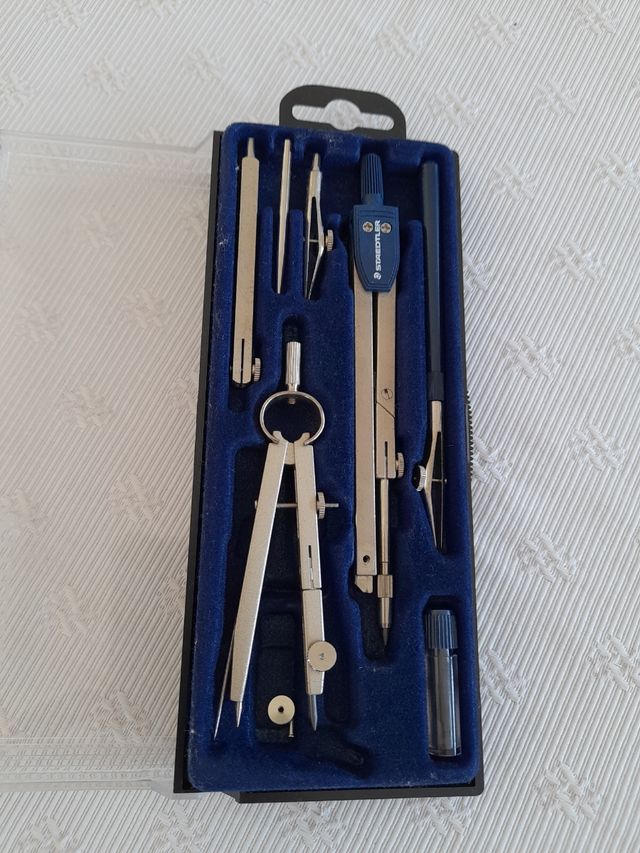 Reglas Faber-Castell y compás Staedtler