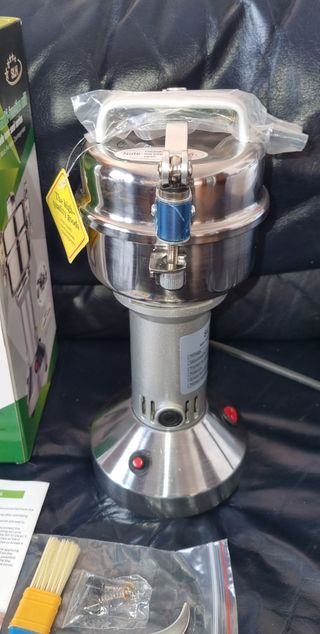 Molino picadora electrico de granos nuevo