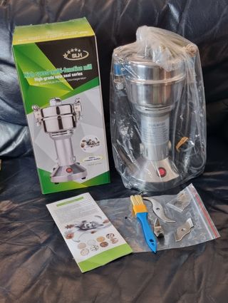 Molino picadora electrico de granos nuevo