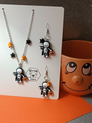 Conjunto pendientes y collar esqueleto 