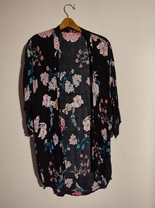 Camisa tipo kimono 2x5€