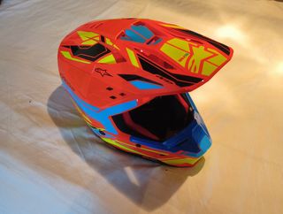 Casco alpinestar.