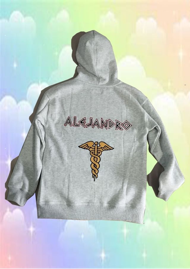 Sudadera destripando la historia