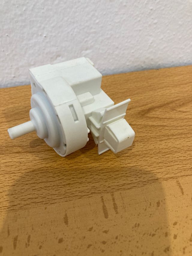 Whirlpool Indesit interruptor de nivel C00289362