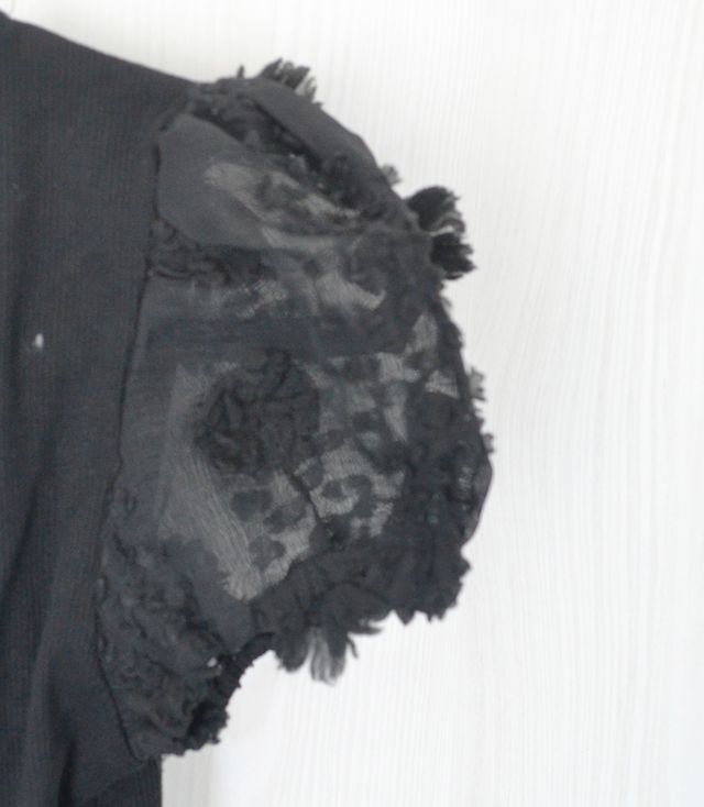 top nero maniche corte a sbuffo