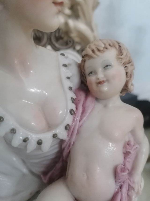 Giuseppe Armani statuina maternità