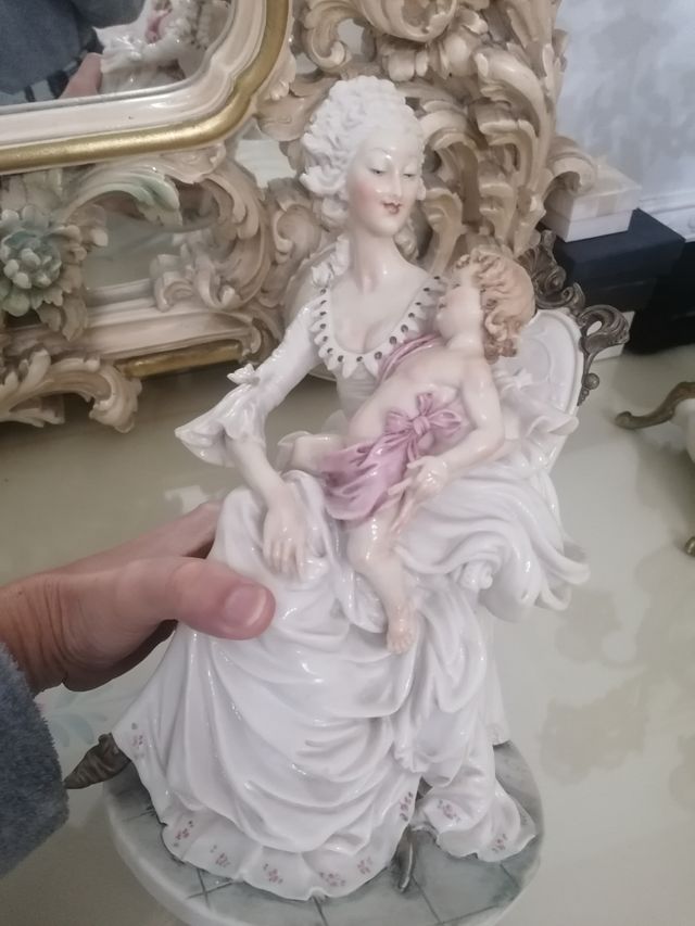 Giuseppe Armani statuina maternità