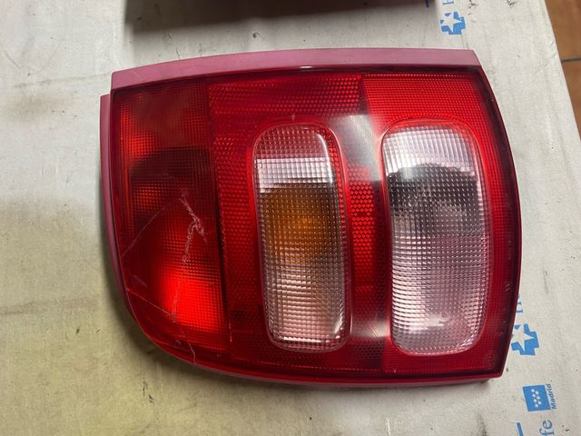 Pilotos traseros Nissan Micra