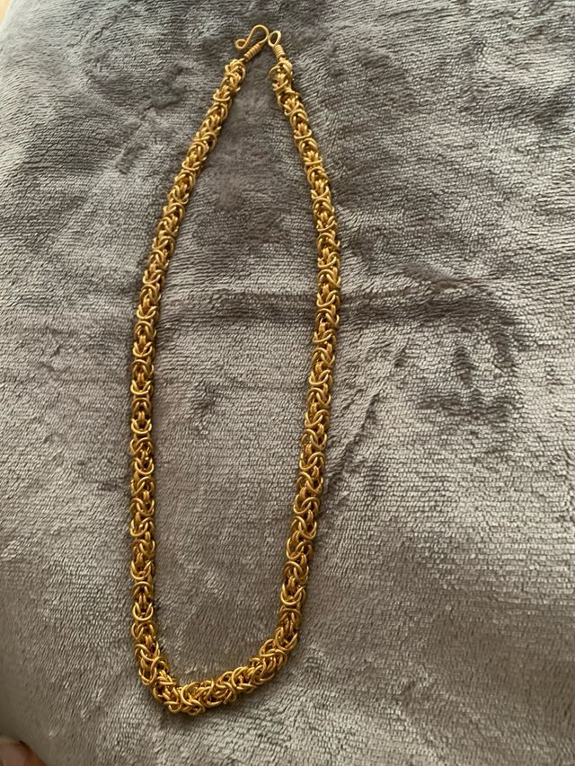 Cadena chapada en oro