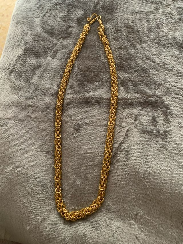 Cadena chapada en oro