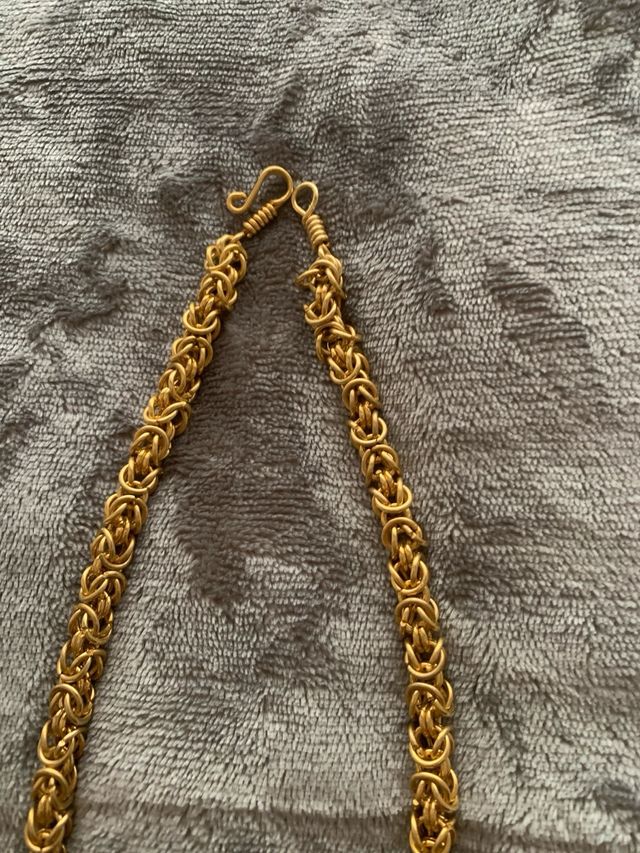 Cadena chapada en oro