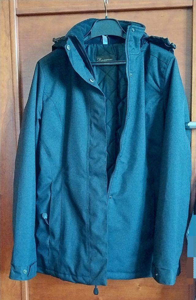 Giubbotto antivento e antipioggia