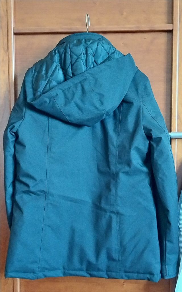 Giubbotto antivento e antipioggia