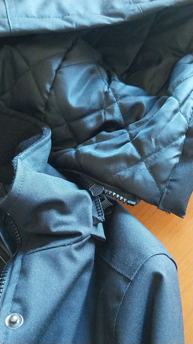 Giubbotto antivento e antipioggia