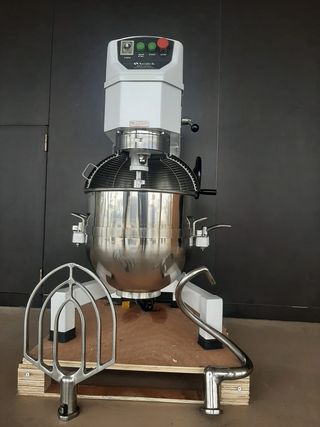PLANETARIA 4O LT  PARA BATIR, MEZCLAR Y AMASAR