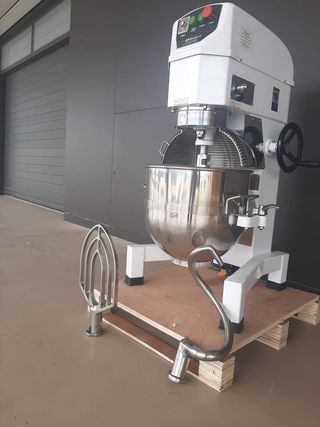 PLANETARIA 4O LT  PARA BATIR, MEZCLAR Y AMASAR