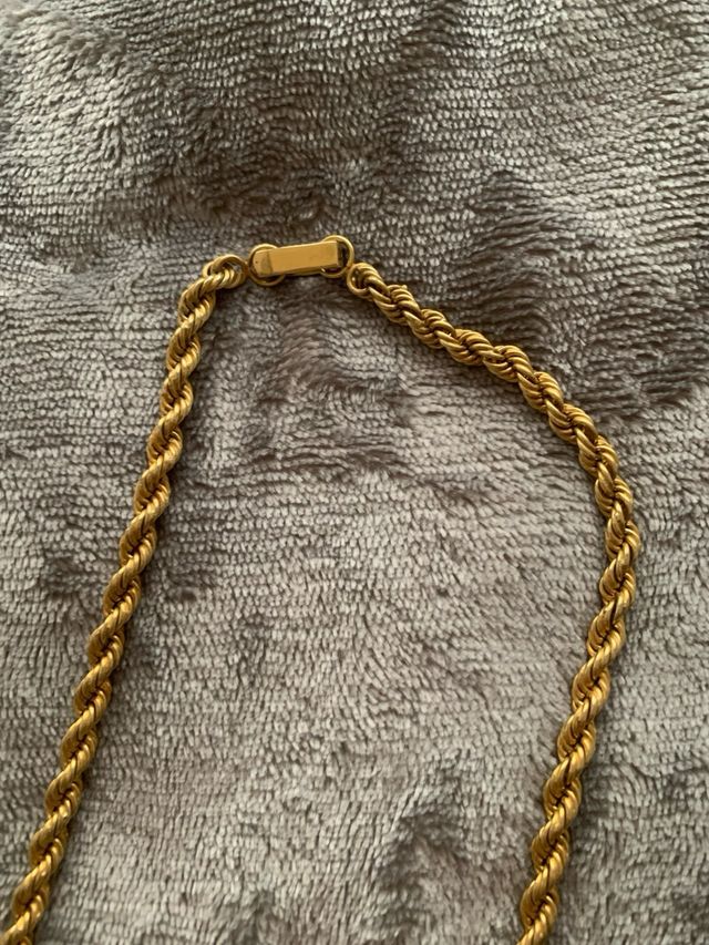 Cadena chapada en oro