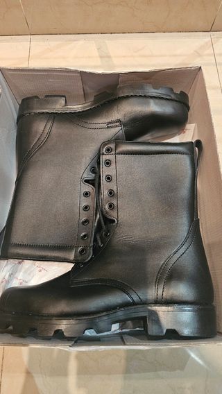 Botas negras ejercito
