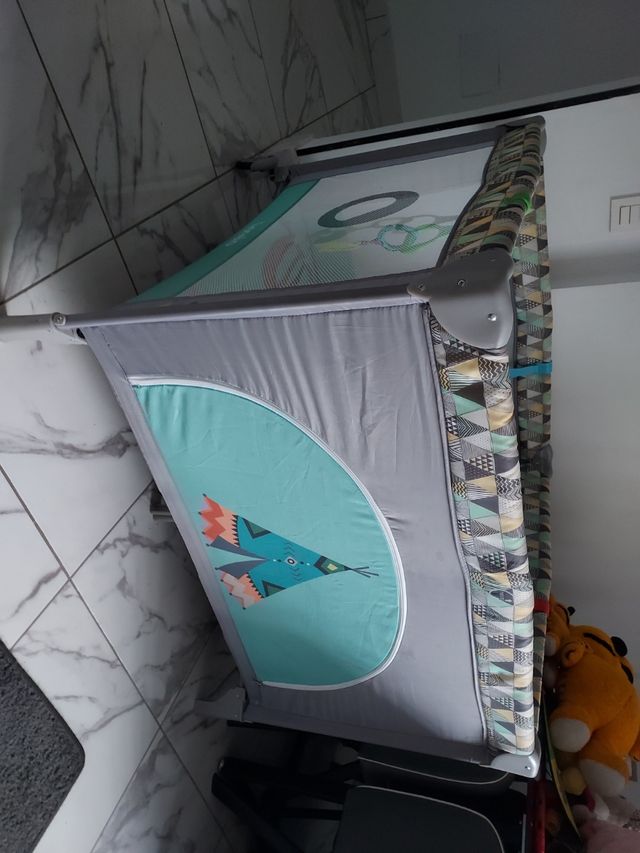 Parque infantil Lionelo