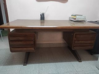 Vendo Escritorio de Madera de Nogal