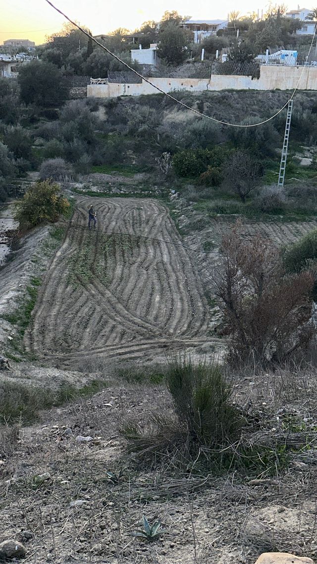 Se hacen trabajos con el tractor